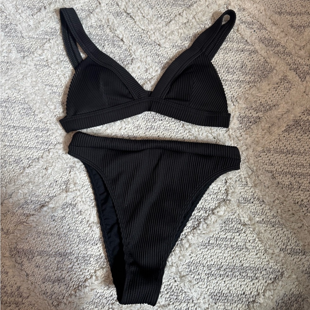 Black bikini